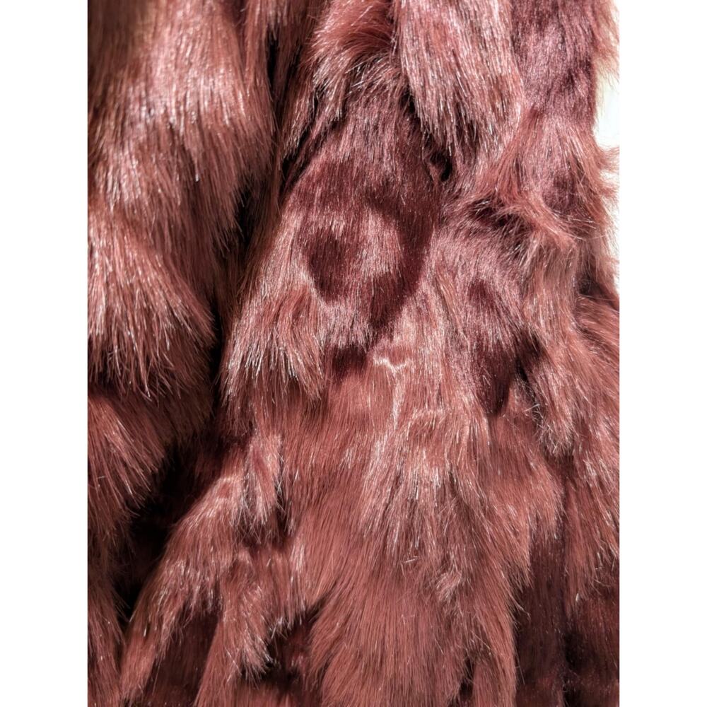 Express Vest Faux Fur Womens M/L Burgundy Sculpted Vest Fashion Outerwear - Picture 5 of 10